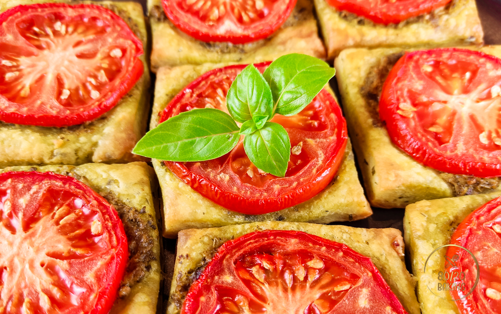 Tomato-pesto pillows