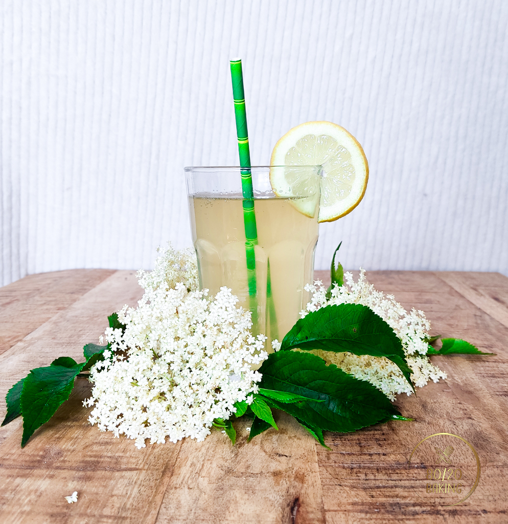 edelflower syrup prepared with water. Served in a glass with a lemon slice