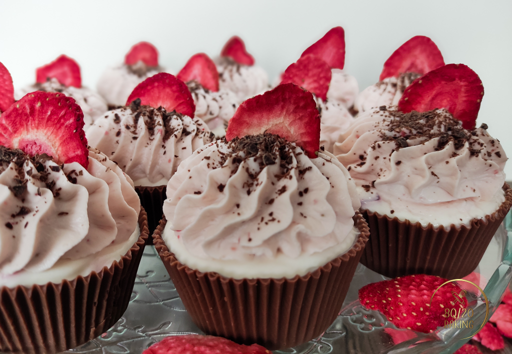 strawberry mousse chocolate cups