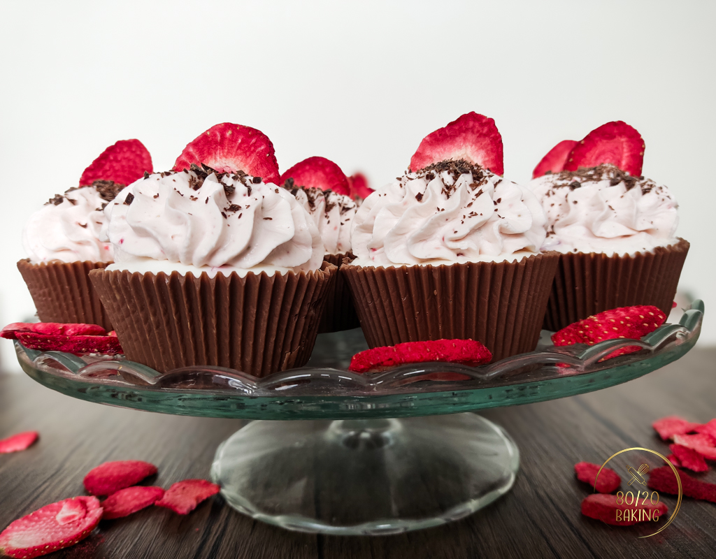 strawberry mousse chocolate cups