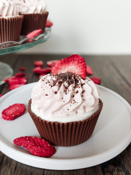 strawberry mousse chocolate cups