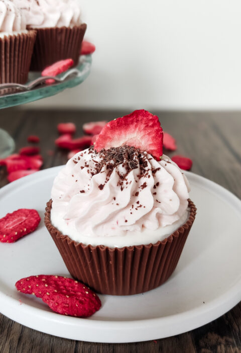 strawberry mousse chocolate cups