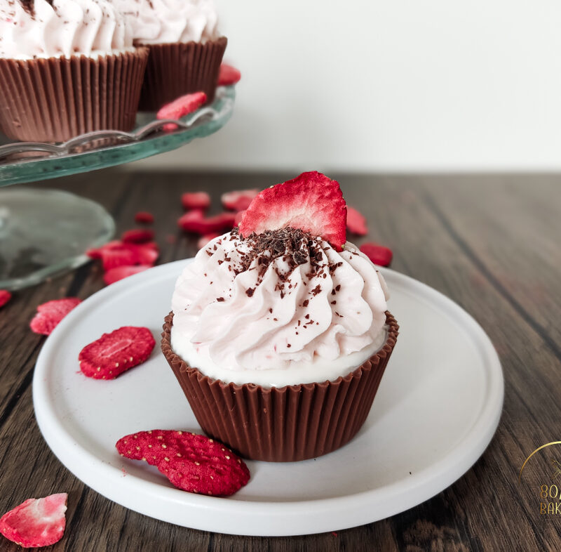 strawberry mousse chocolate cups
