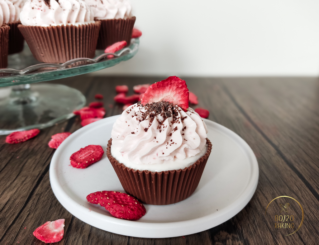 strawberry mousse chocolate cups